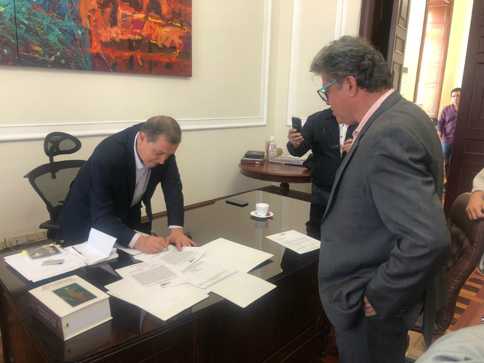 Wilson Arias se posesionó como senador