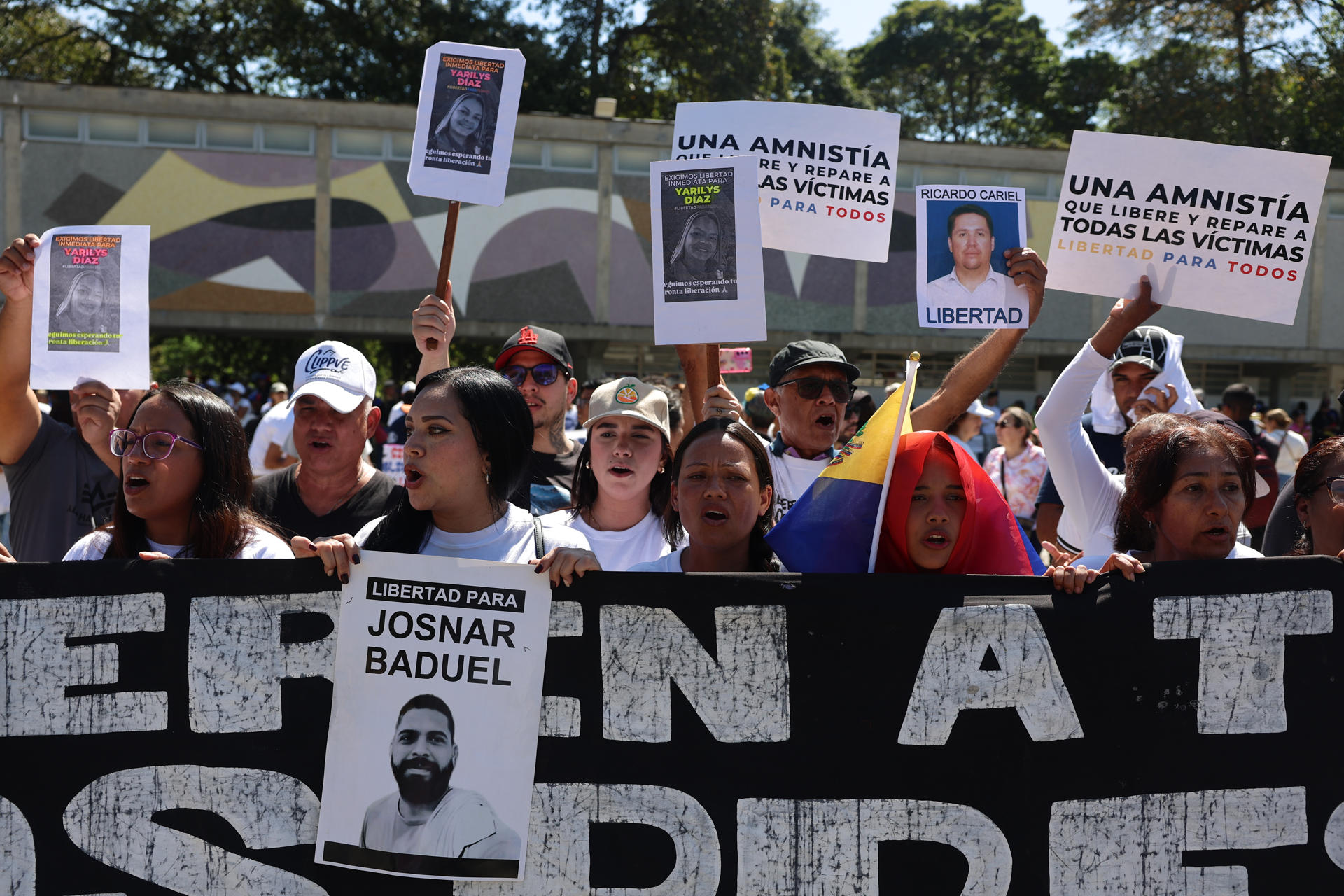 Ley de amnistía en Venezuela: gobierno reporta 177 excarcelaciones, ONG cuestiona cifras
