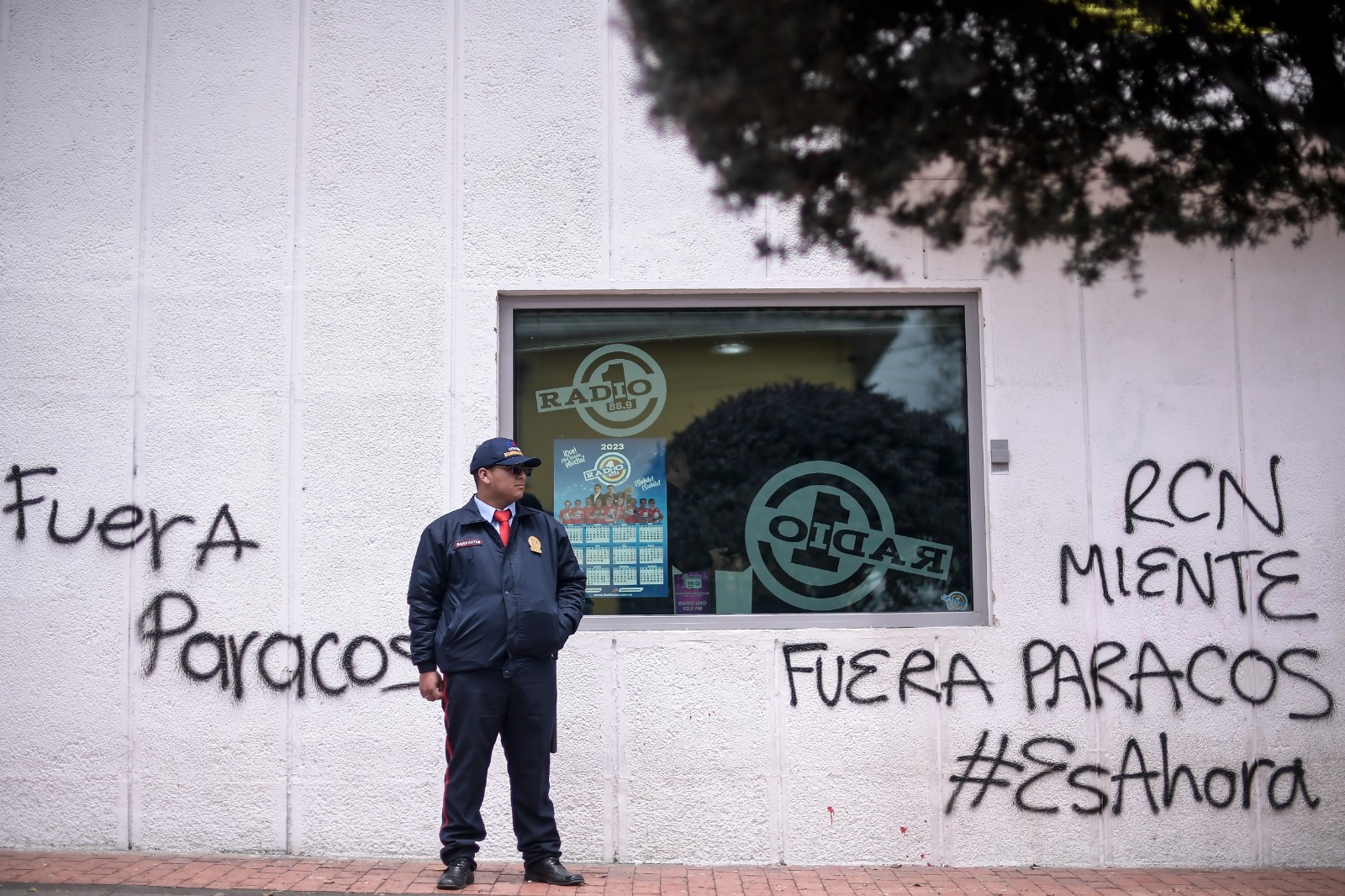 Los manifestantes hicieron plantones en Bogotá frente a la sede de Fedegán y de RCN.