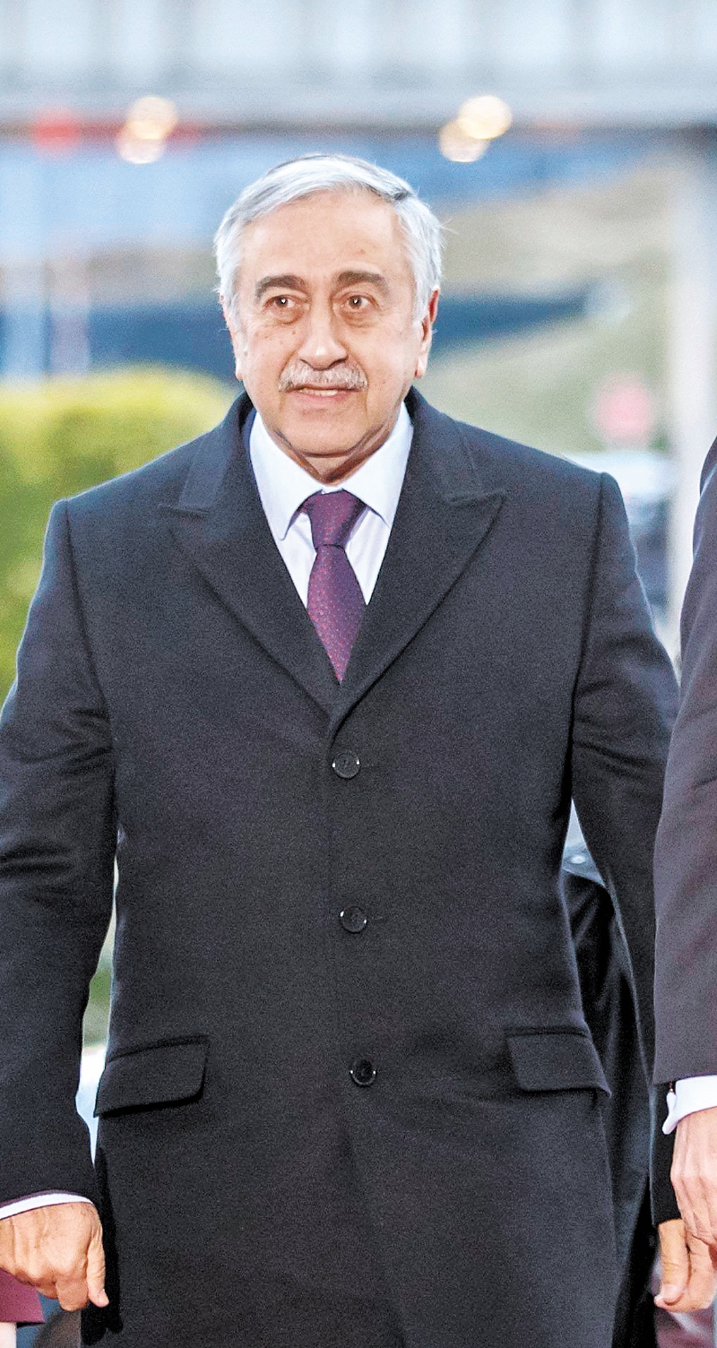 El dirigente turcochipriota Mustafá Akinci. / AFP