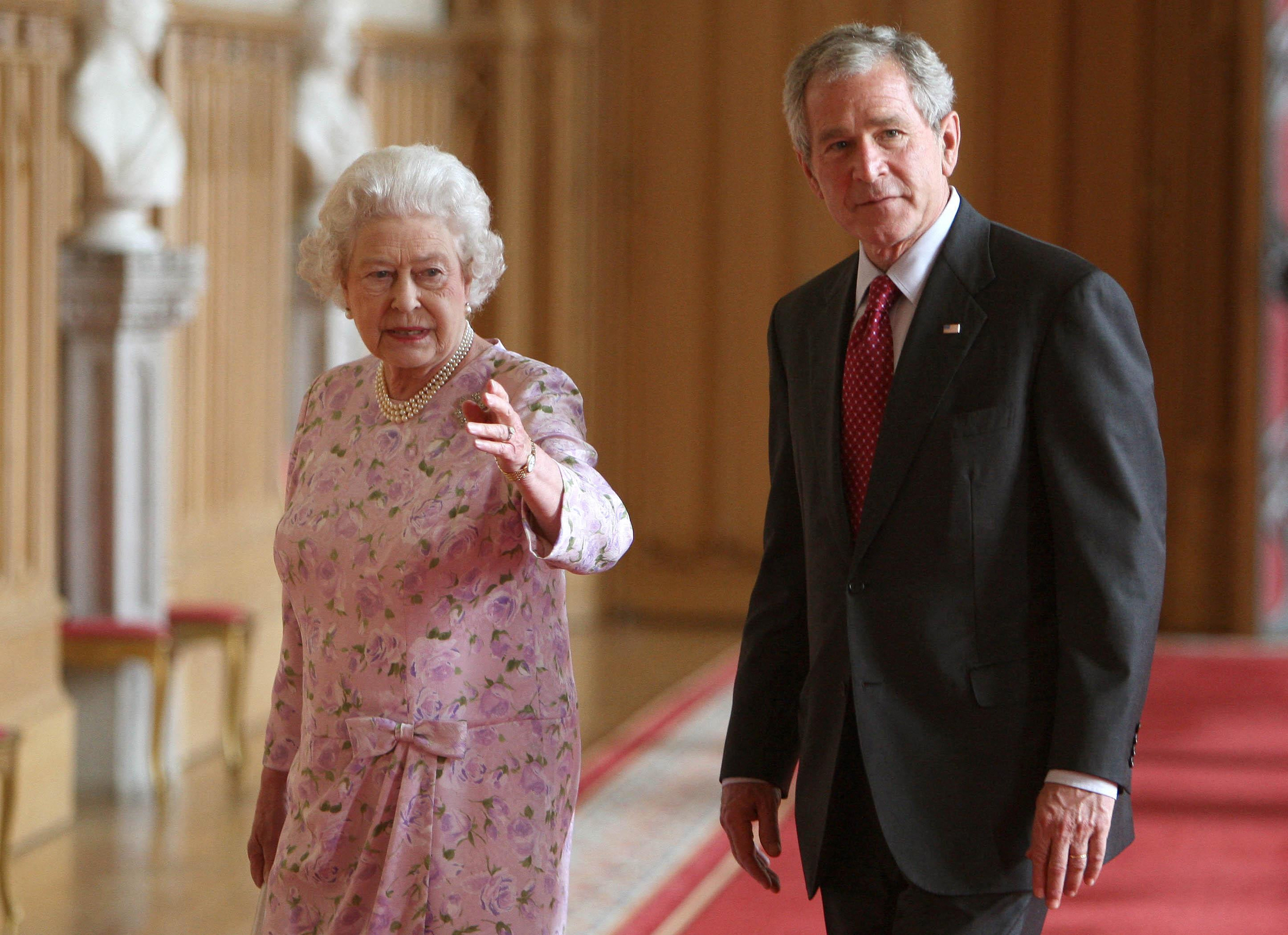Isabel II y Bush