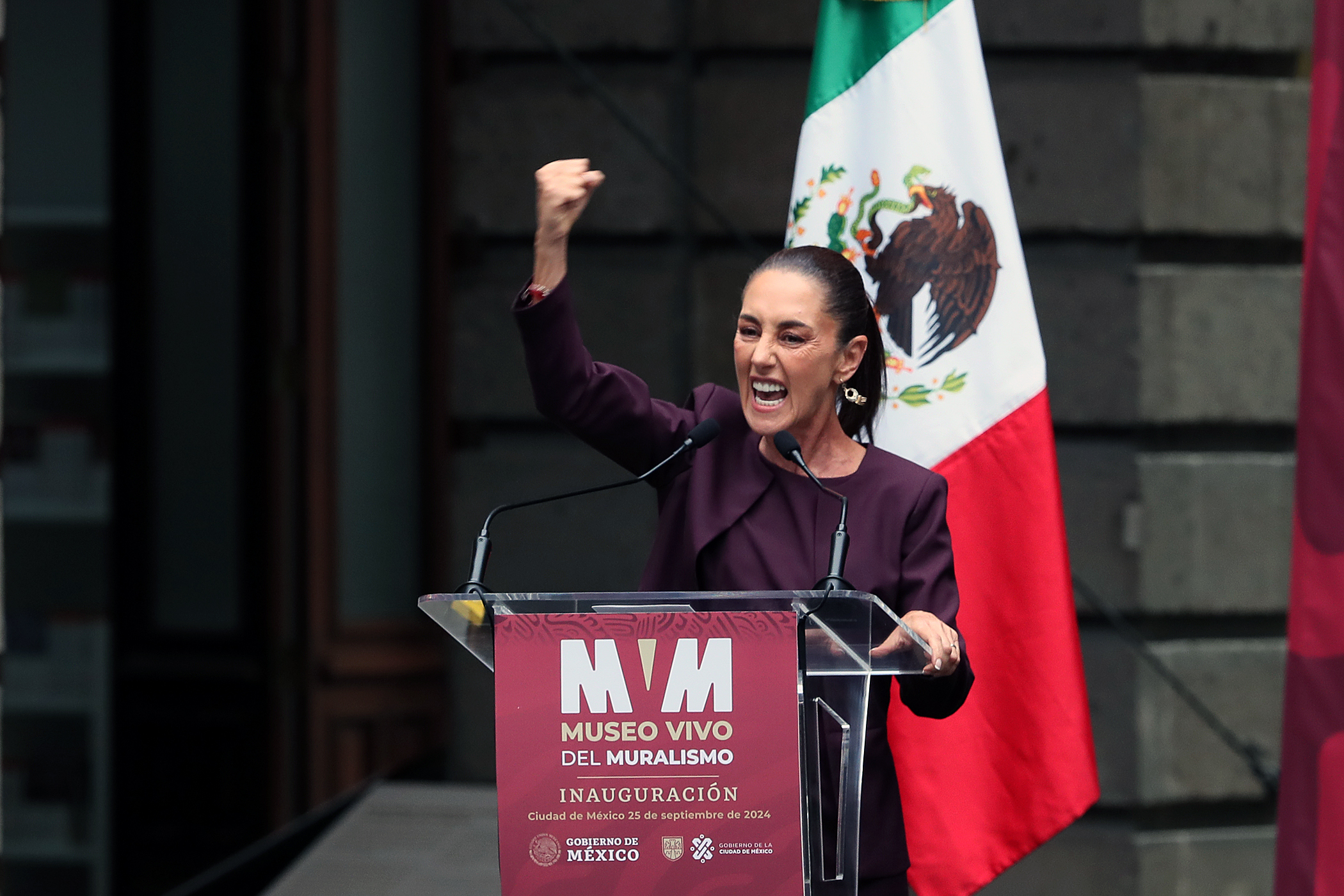 MEX9791. CIUDAD DE MÉXICO (MÉXICO), 25/09/2024.- La presidenta electa de México, Claudia Sheinbaum, participa en un acto protocolario este miércoles, en la Secretaria de Educación Pública de Ciudad de México (México). Sheinbaum negó que se hayan roto las relaciones con España, tras su decisión de excluir al rey Felipe VI de su ceremonia de investidura, el próximo 1 de octubre, lo que provocó que el Gobierno español anunciase que no enviaría a ningún representante en señal de rechazo. EFE/ Mario Guzmán