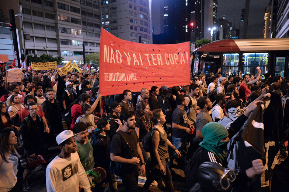 Brasileños vuelven a las calles de Sao Paulo para protestar contra el Mundial