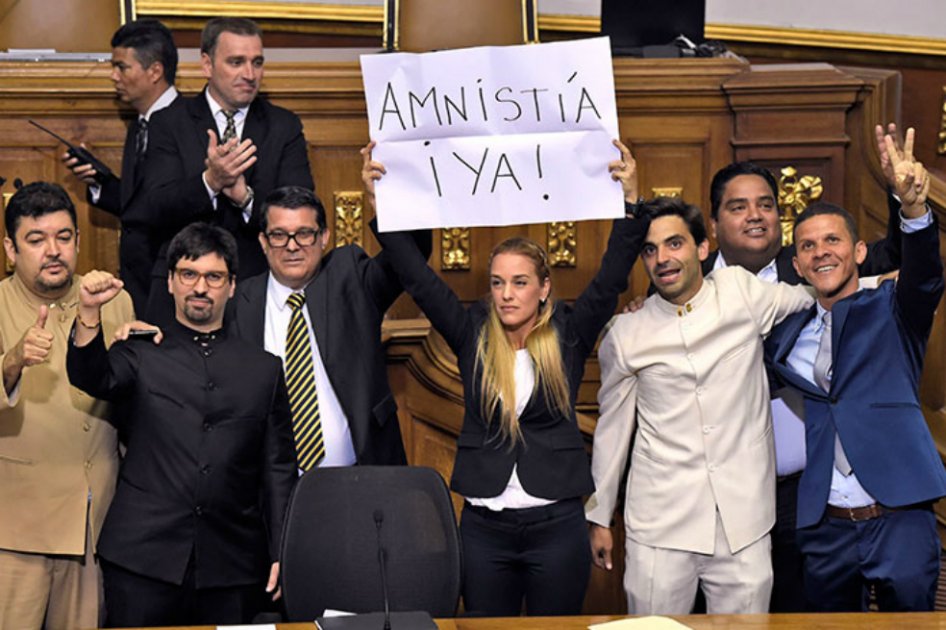 Parlamento de Venezuela aprueba amnistía para presos políticos