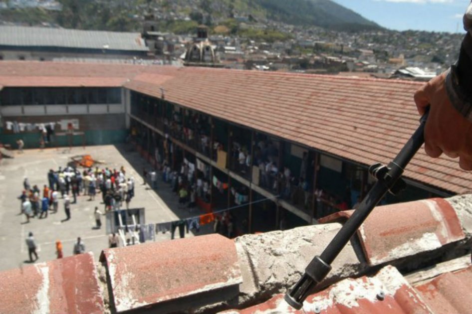 Investigan fiesta de presos en cárcel boliviana que incluyó hasta show de fuegos artificiales