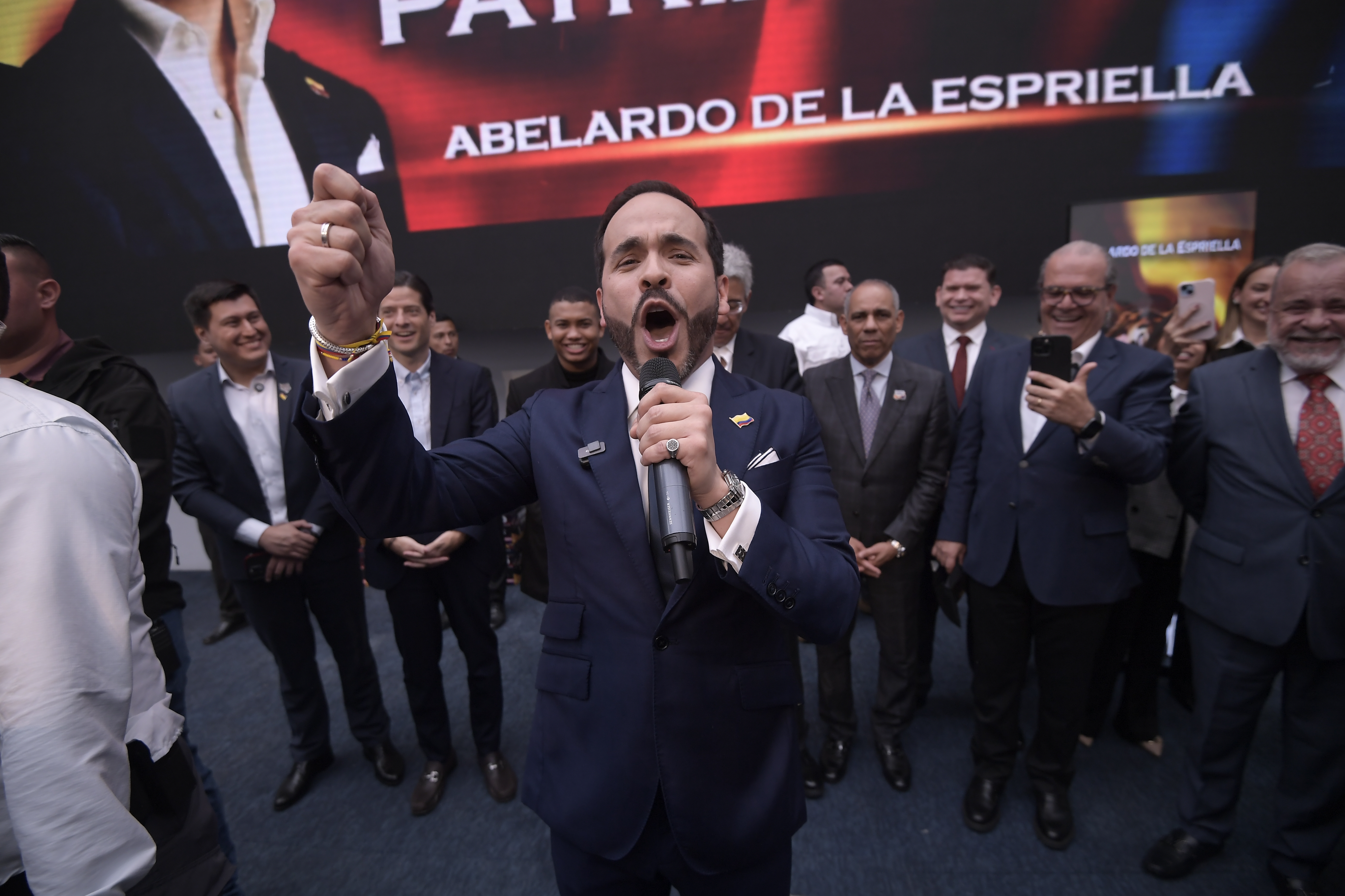 De la Espriella, el candidato de la censura