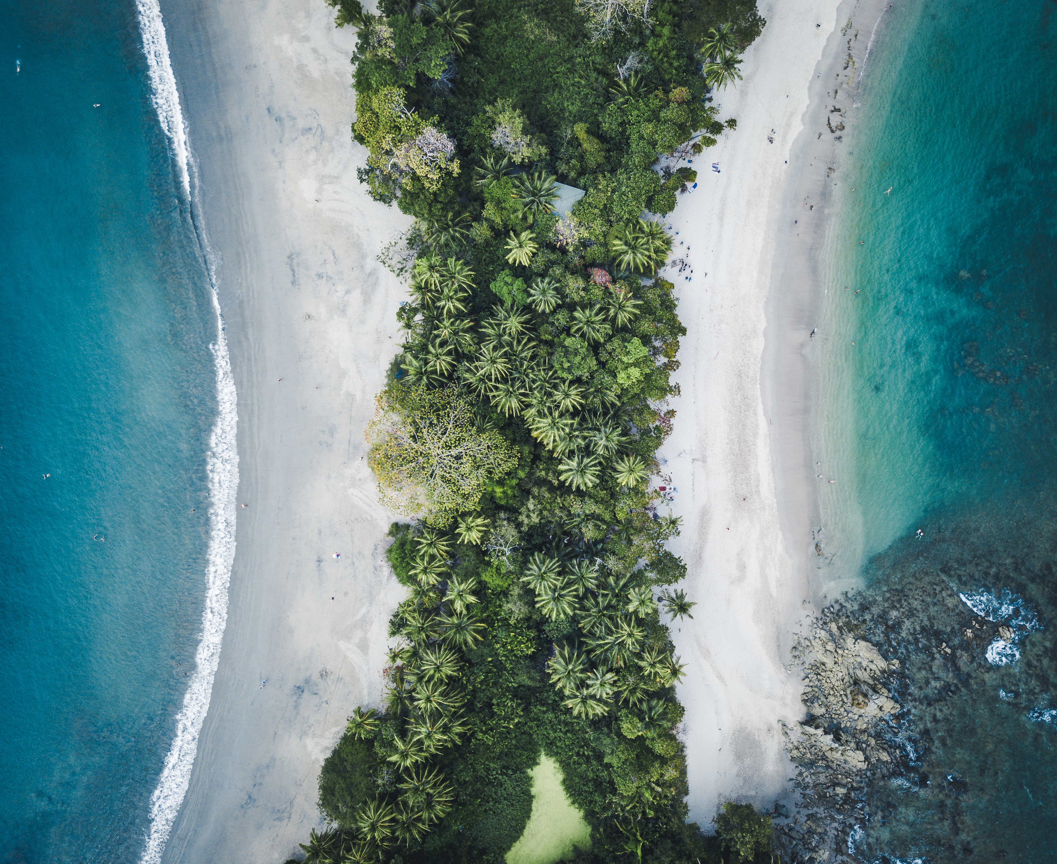 La playa Manuel Antonio se encuentra en el Parque Nacional del mismo nombre.