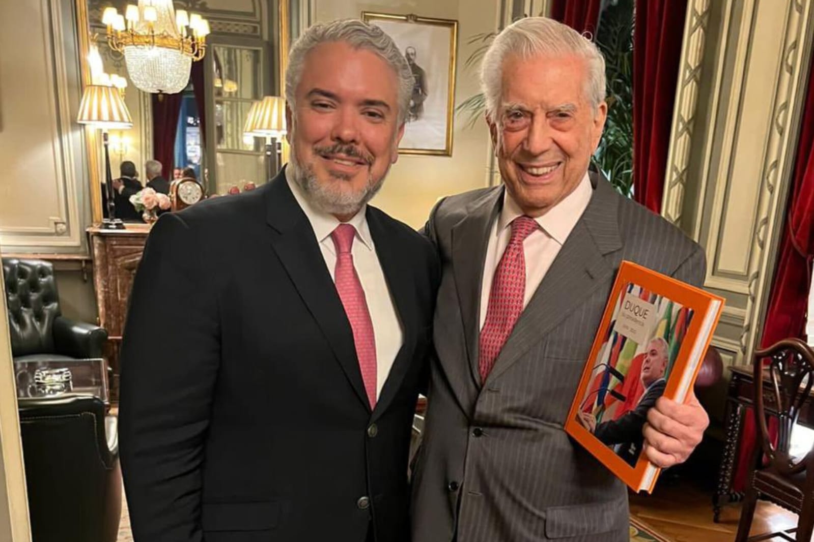 Mario Vargas Llosa y la política colombiana: una relación de elogios y criticas