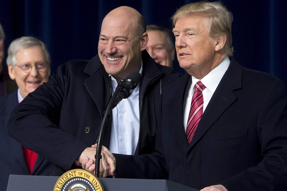 Renuncia el principal consejero económico de Trump por la «guerra comercial»