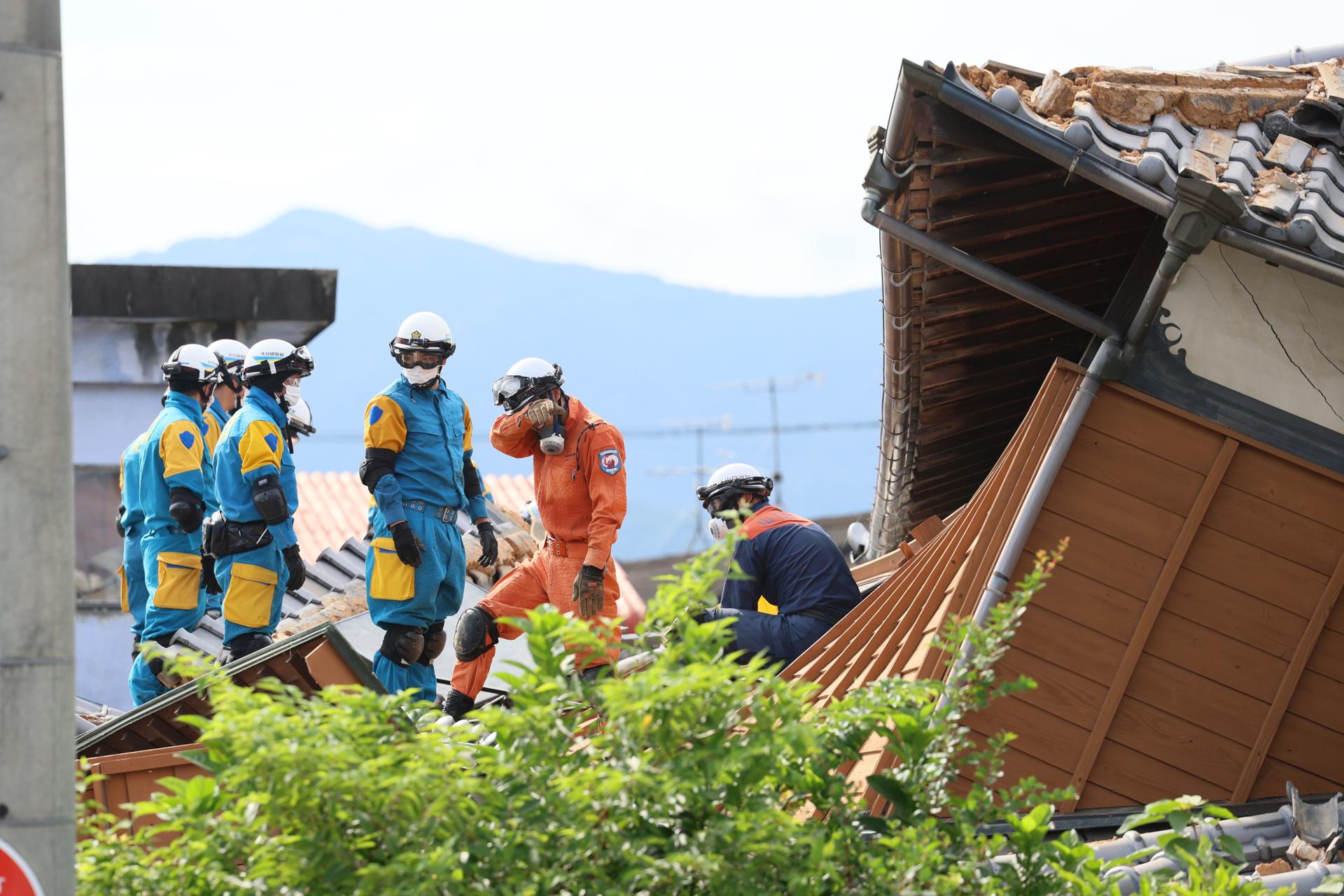 Japón busca sobrevivientes del terremoto en un calor sofocante: hay al menos 34 muertos