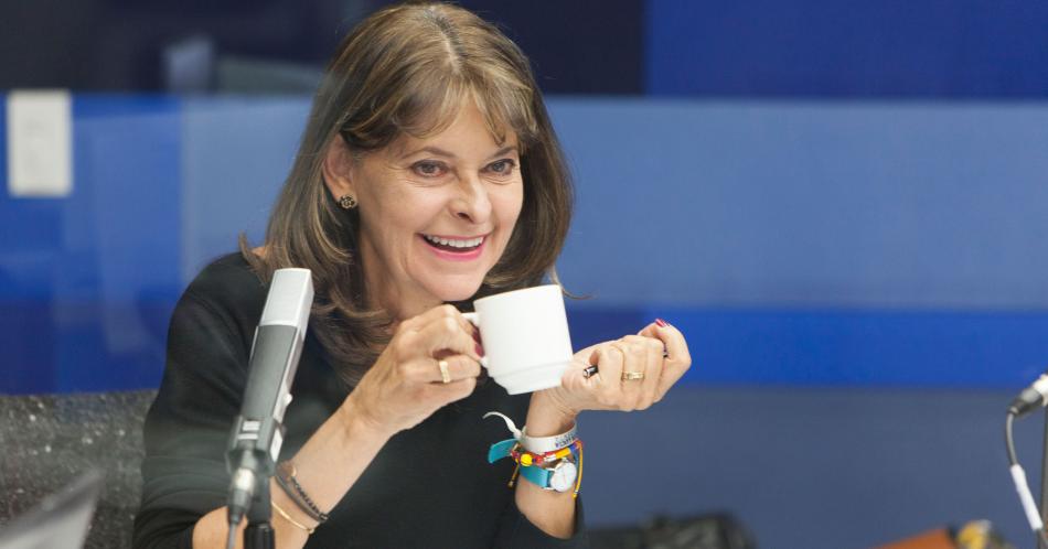 Así se ve Marta Lucía Ramírez detrás de los micrófonos de Blu Radio