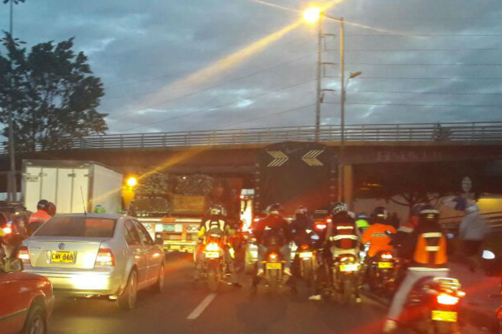 Motociclista en Bogotá perdió la vida al tratar de esquivar a habitante de calle