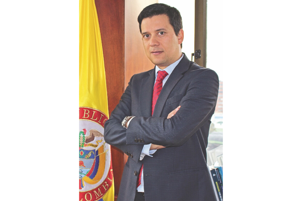 «Colombia, uno de los pocos países donde alguien que no es profesional en farmacia entrega medicamentos»: Javier Guzmán
