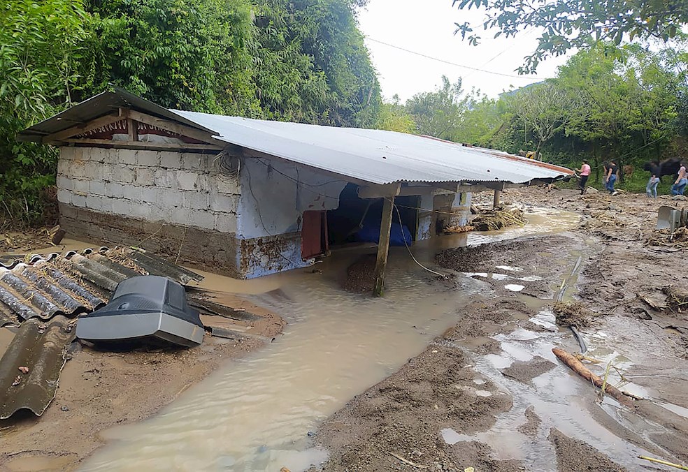 Este sábado, 14 de noviembre, varias zonas del país amanecieron fuertemente afectadas por las lluvias. Dabeiba, Antioquia, es uno de los municipios más afectados hasta el momento.