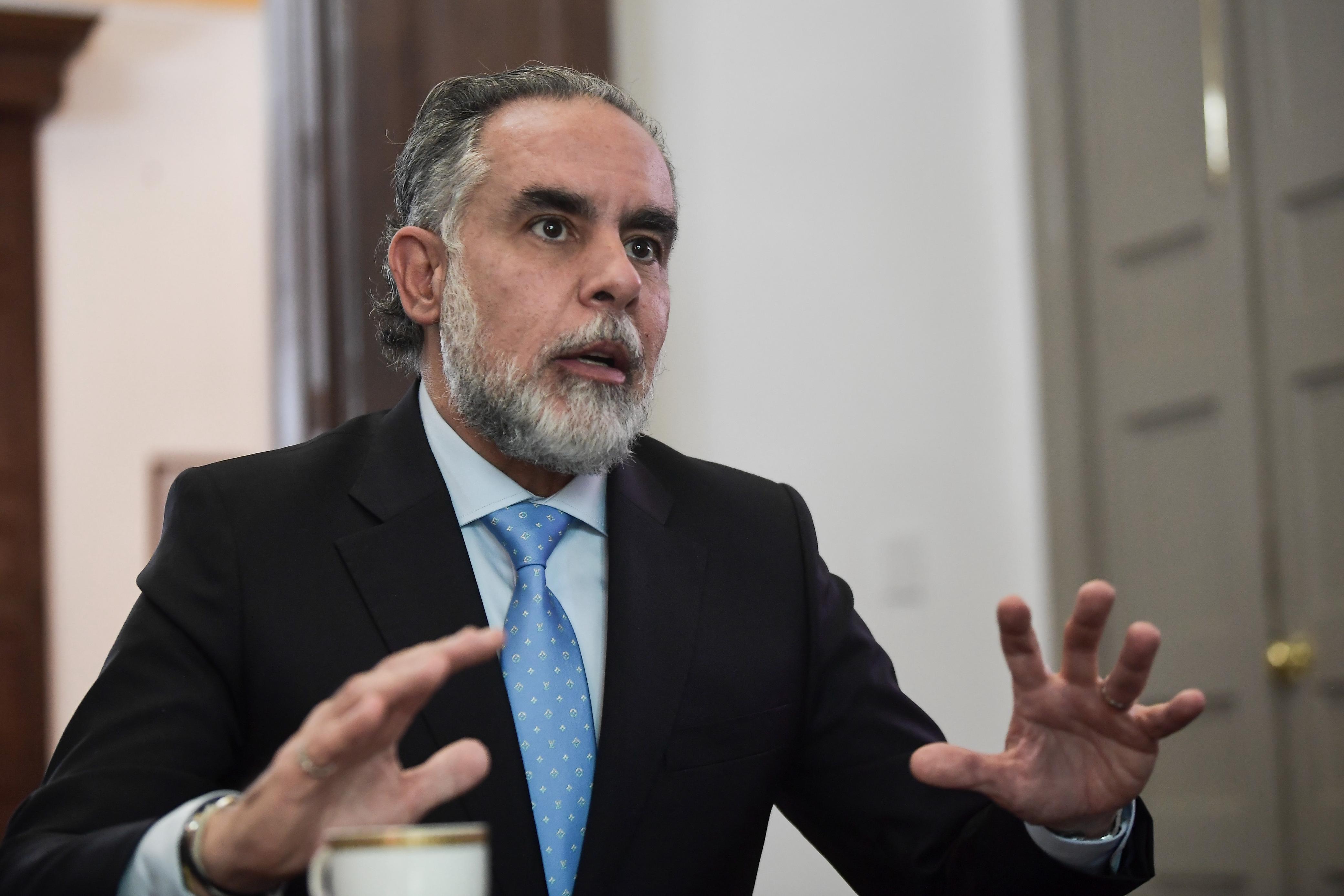 Benedetti recibe críticas de opositores y respaldo de Palacio por choque con magistrada