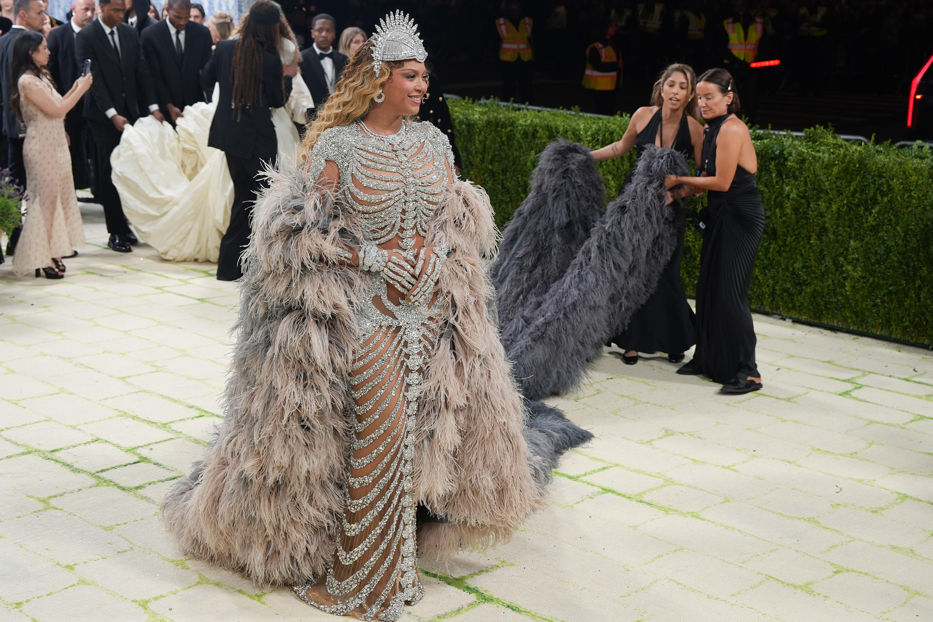 AME9364. NUEVA YORK (ESTADOS UNIDOS), 04/05/2026.- La cantante estadounidense Beyonce posa este lunes, durante la alfombra blanca de la Met Gala en Nueva York (EE.UU.). EFE/ Octavio Guzmán