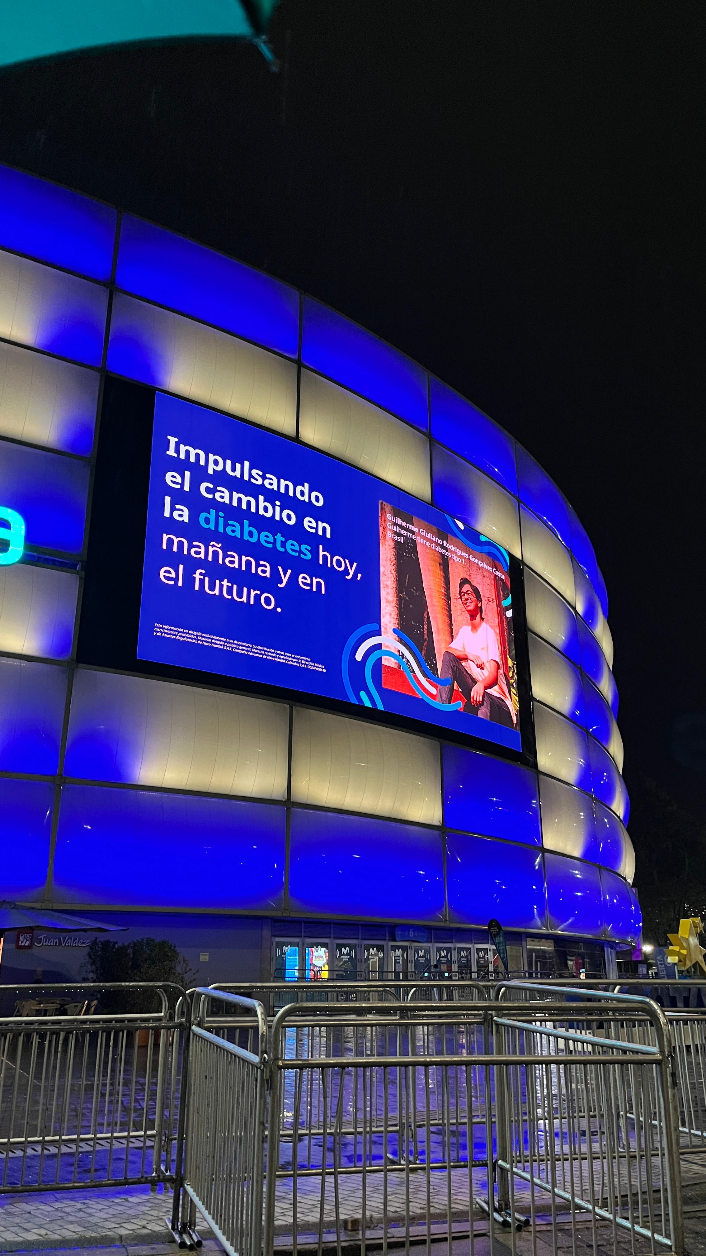 El Movistar Arena brilla de azul para conmemorar el Día Mundial de la Diabetes