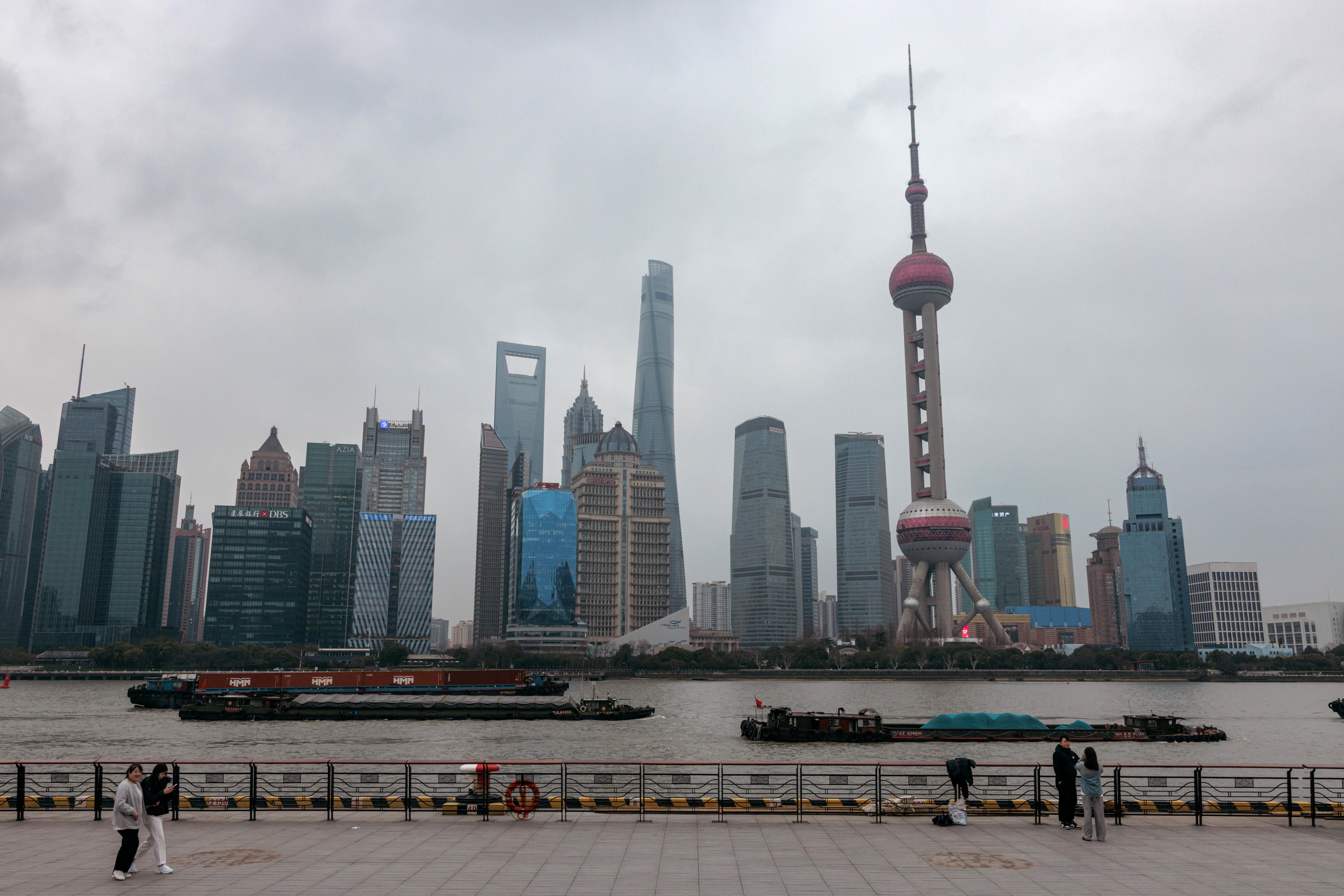 Shanghai (China), 11/01/2024.- Cargo ships sail on Huangpu River, in Shanghai, China, 18 March 2024. According to the National Bureau of Statistics, China's industrial production expanded by 7.0% YoY in January-February 2024, beating market forecasts of 5%, boosted by manufacturing (7.7%) and utilities (7.9%). Production accelerated for computers and communications (14.6%) and textile (6.6%). Monthly growth was 0.56%. In 2023, industrial output advanced by 4.6%. EFE/EPA/ALEX PLAVEVSKI