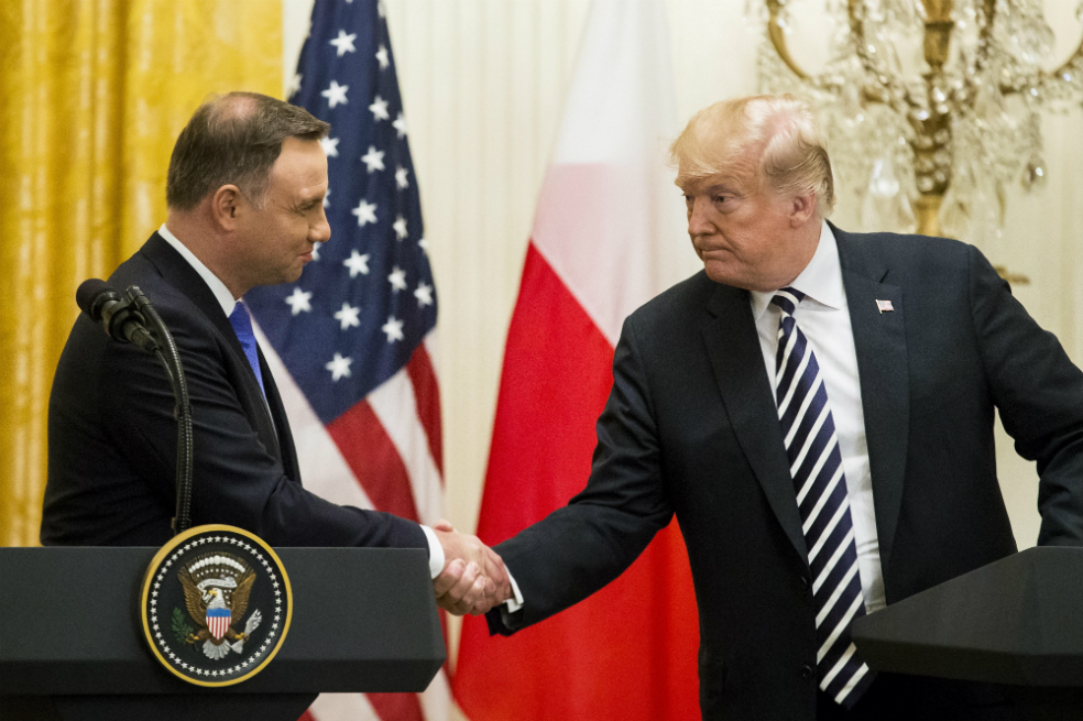 Polonia pide base militar a EE.UU. y promete llamarla "Fuerte Trump"