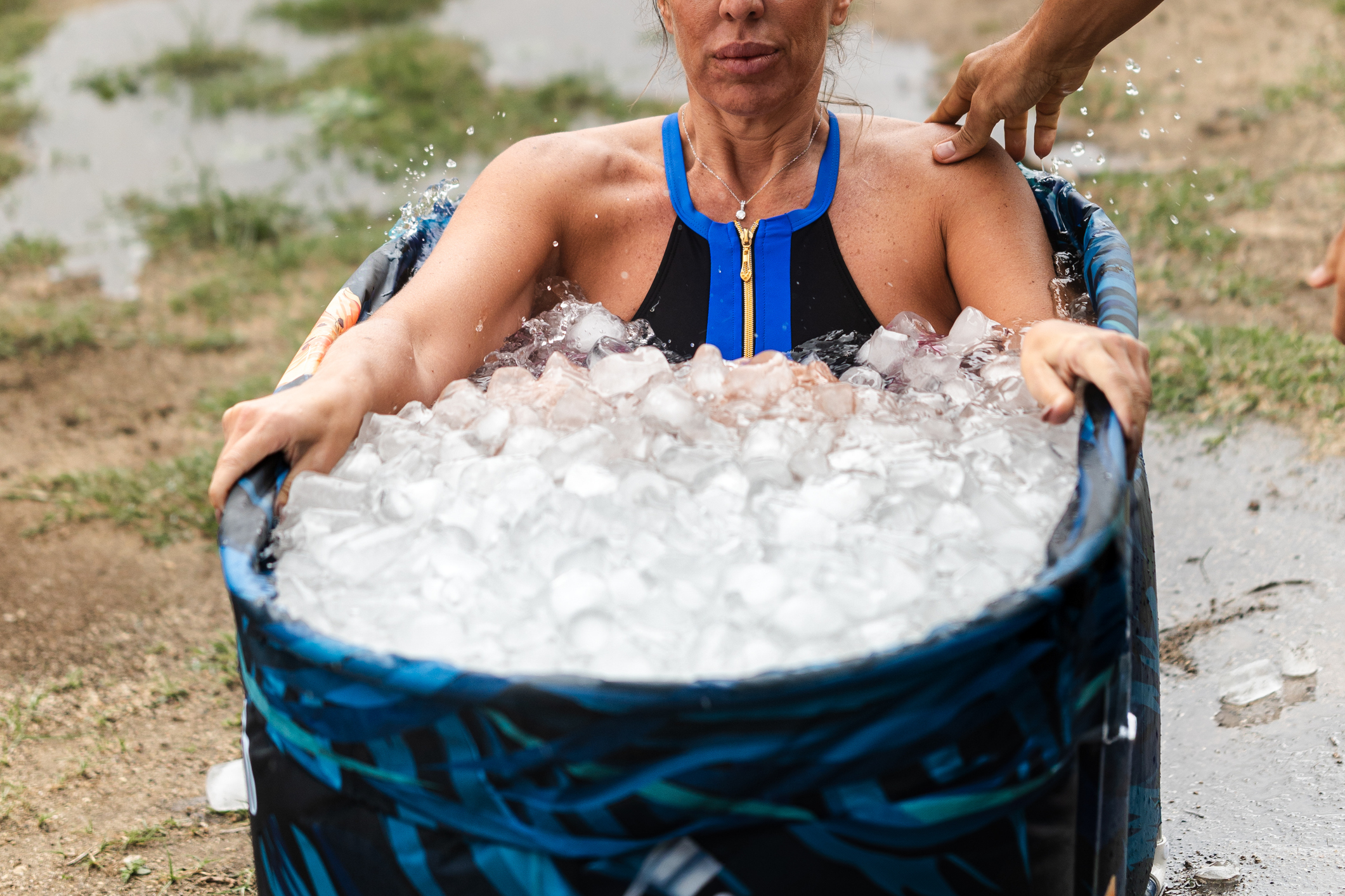 ¿Sumergirse en agua con hielo? Piénselo dos veces antes de seguir esa tendencia