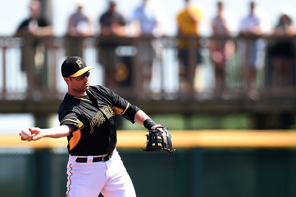 Neil Walker, segunda base de los Piratas de Pittsburgh en el partido contra los Orioles de Baltimore en Spring Training. Foto: AFP