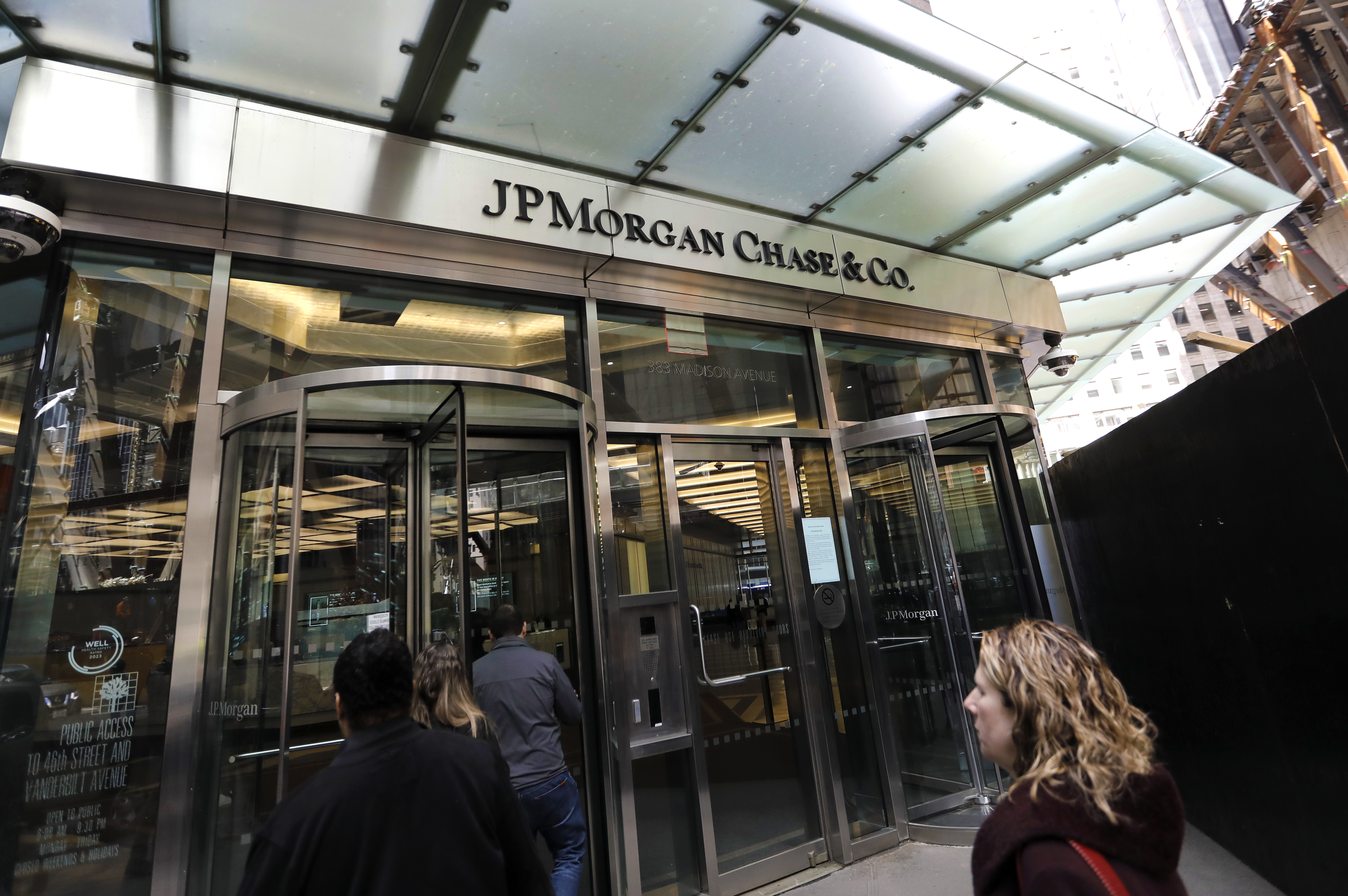 Ganancias de grandes bancos de EE.UU. repuntan al final de la era Biden