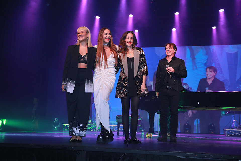 Irepelusa, Carolina Gaitán, Catalina García y Arthur Hanlon