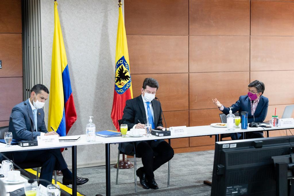 Información sobre amenaza del Eln es vaga, pero Bogotá la toma en serio y está preparada: Claudia López