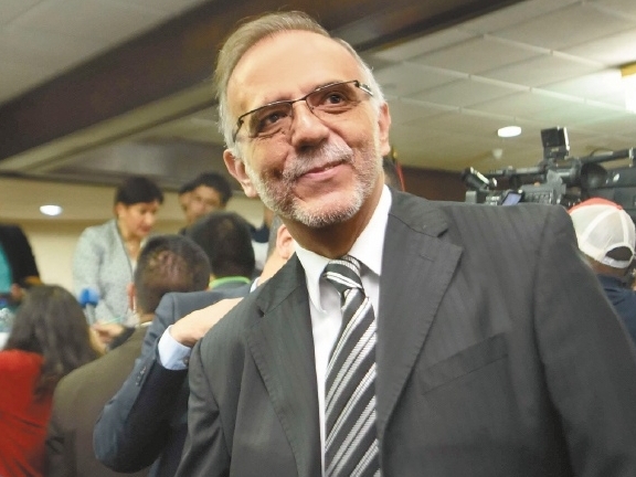 Los retos que recibe el nuevo ministro de Defensa, Iván Velásquez
