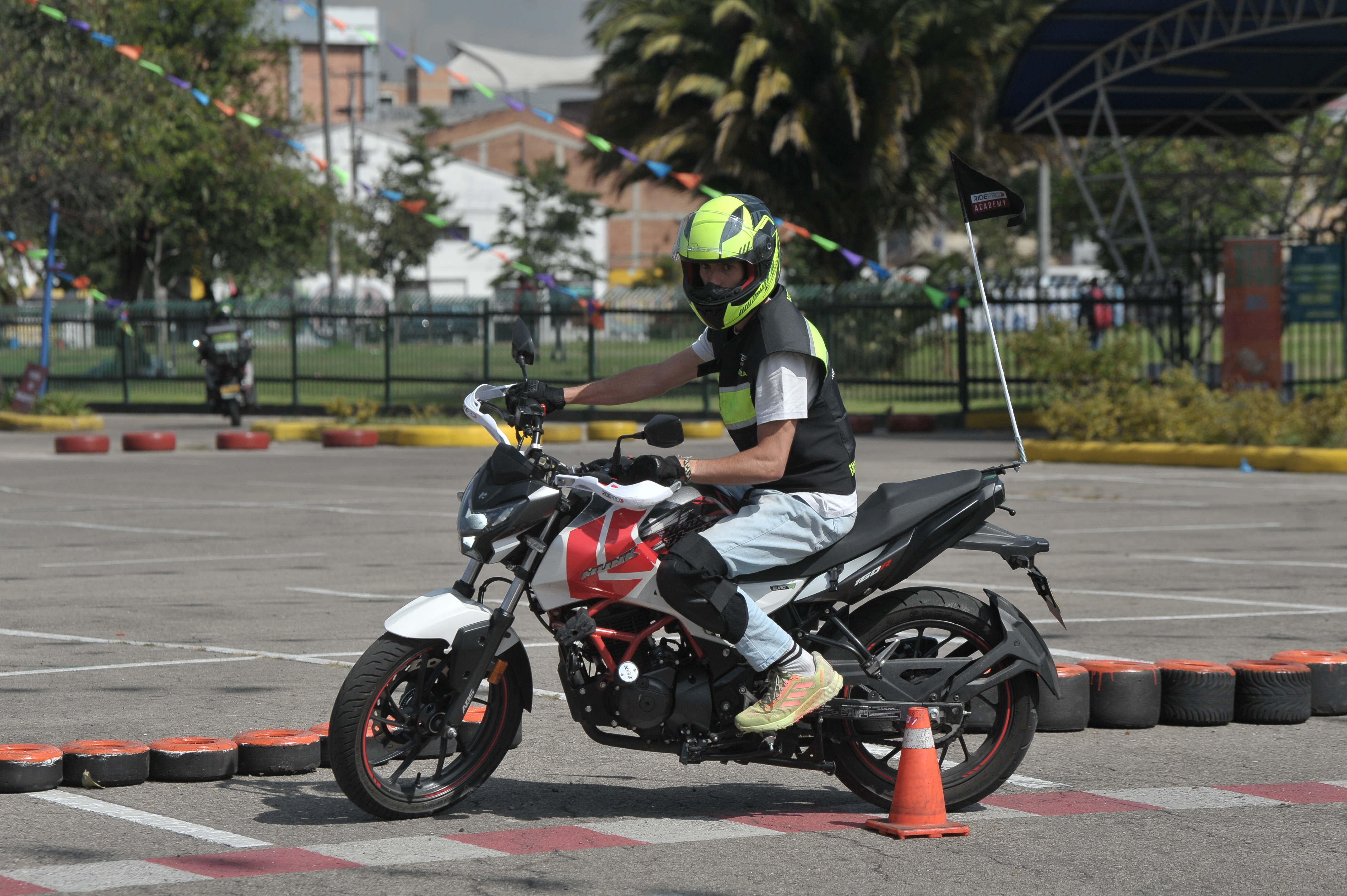 Movilidad apuesta por seguridad vial con cursos gratuitos para motociclistas