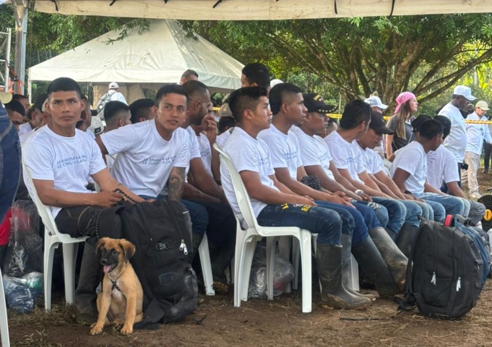 Integrantes de la disidencia CNEB que iniciarán su tránsito a la vida civil durante el acto protocolario de la instalación de la ZUT.