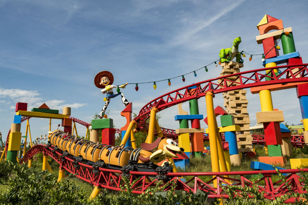 Una nueva montaña rusa llega al parque Toy Story Land en La Florida