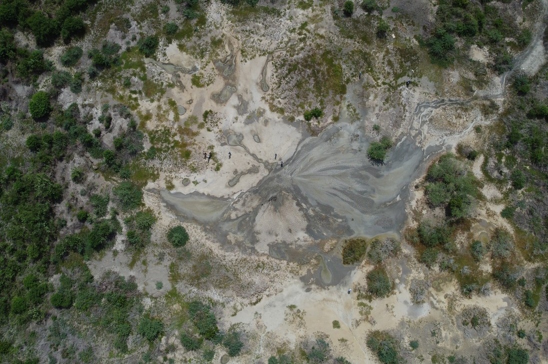 ¿Qué es un volcán de lodo, asociado a la emergencia en Antioquia?