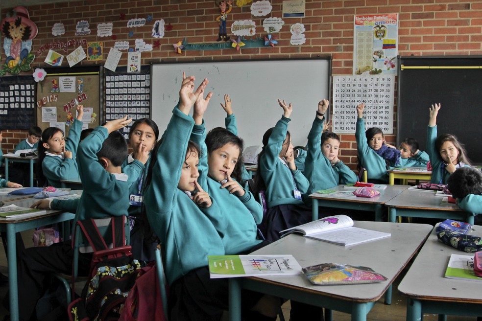 Maestros que llevan la paz a las aulas