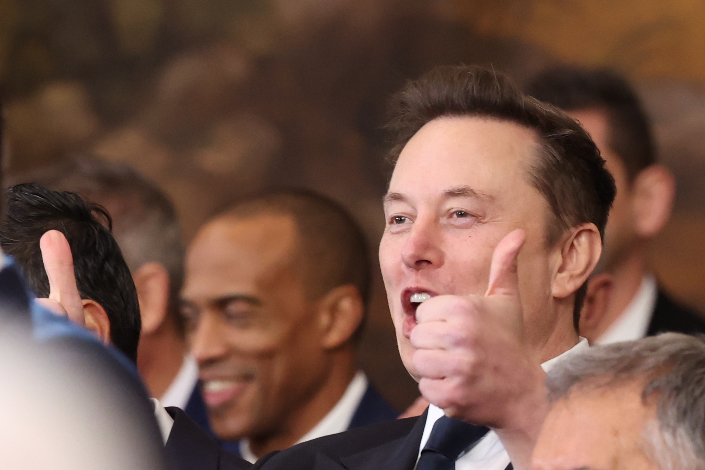 Washington (United States), 20/01/2025.- Tesla CEO and X owner Elon Musk gestures as U.S. President Donald Trump delivers his inaugural address on the day of his Presidential Inauguration at the Rotunda of the U.S. Capitol in Washington, DC, USA, 20 January 2025. EFE/EPA/KEVIN LAMARQUE / POOL