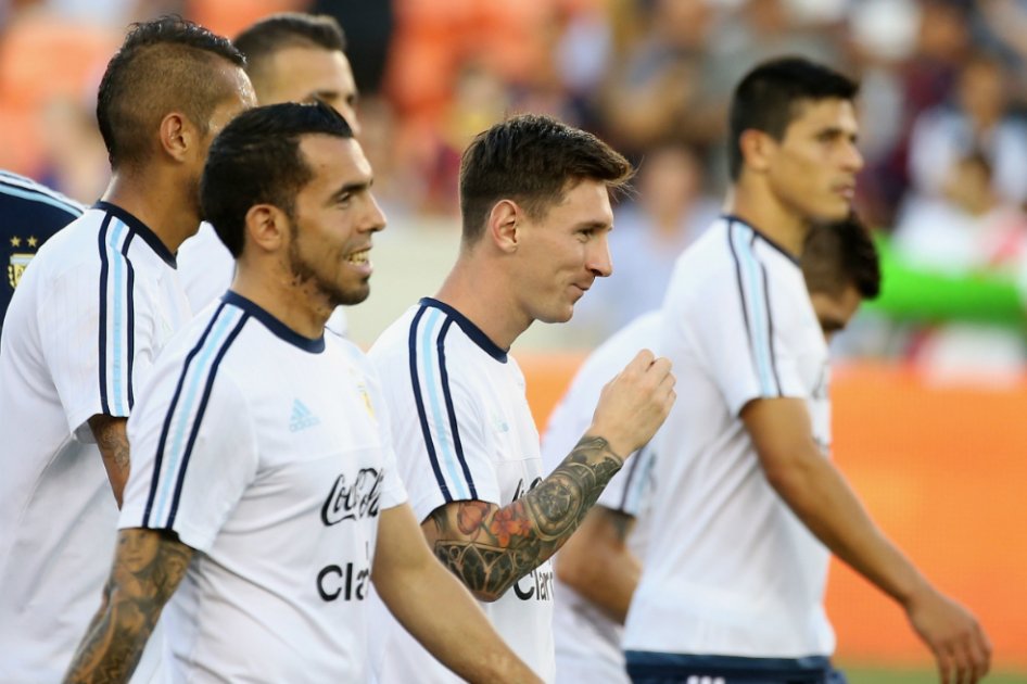 La sociedad Tevez-Messi no funciona en Argentina