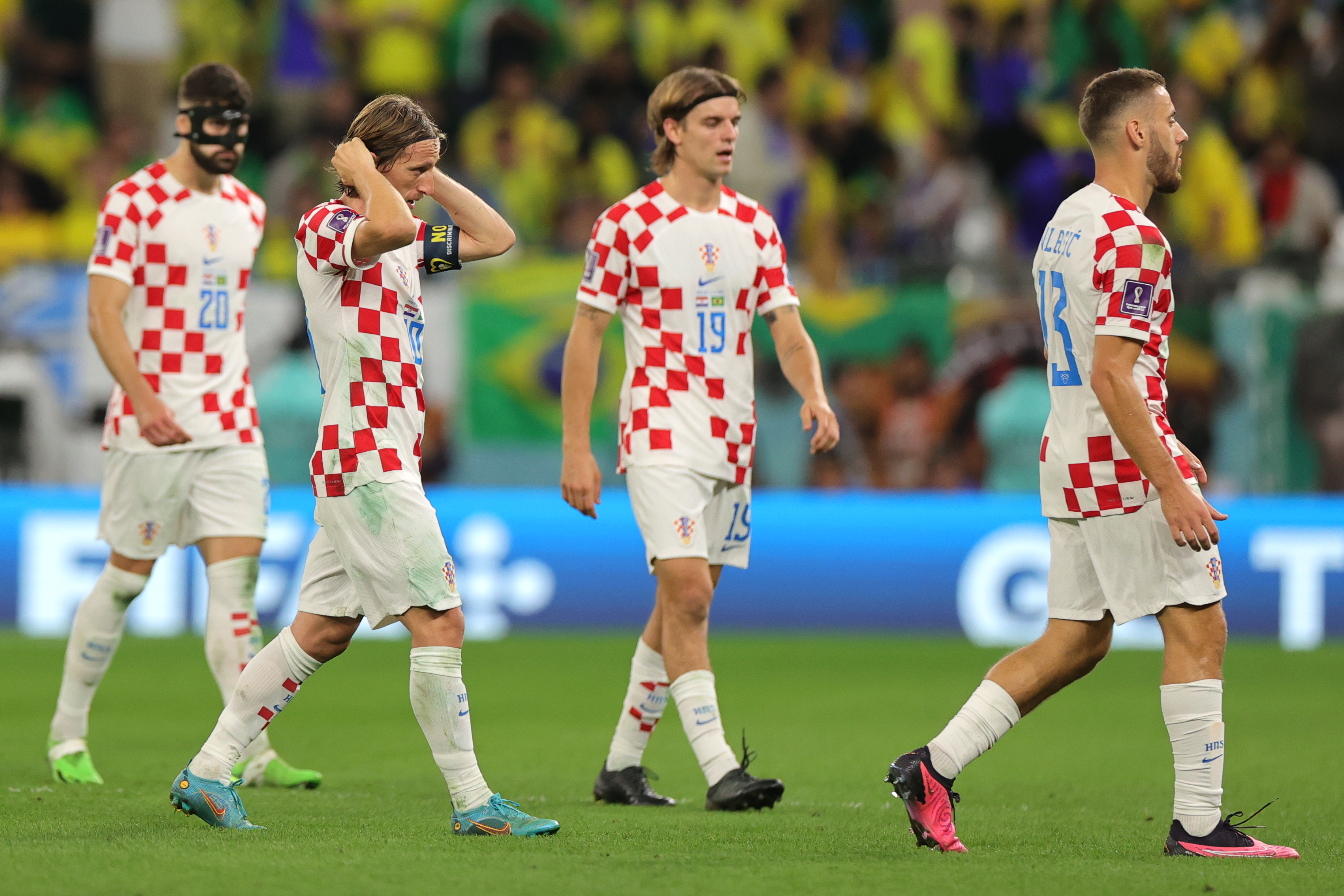 Doha (Qatar), 09/12/2022.- Luka Modric (2-L) of Croatia reacts prior to extra-time in the FIFA World Cup 2022 quarter final soccer match between Croatia and Brazil at Education City Stadium in Doha, Qatar, 09 December 2022. (Mundial de Fútbol, Brasil, Croacia, Catar) EFE/EPA/Friedemann Vogel