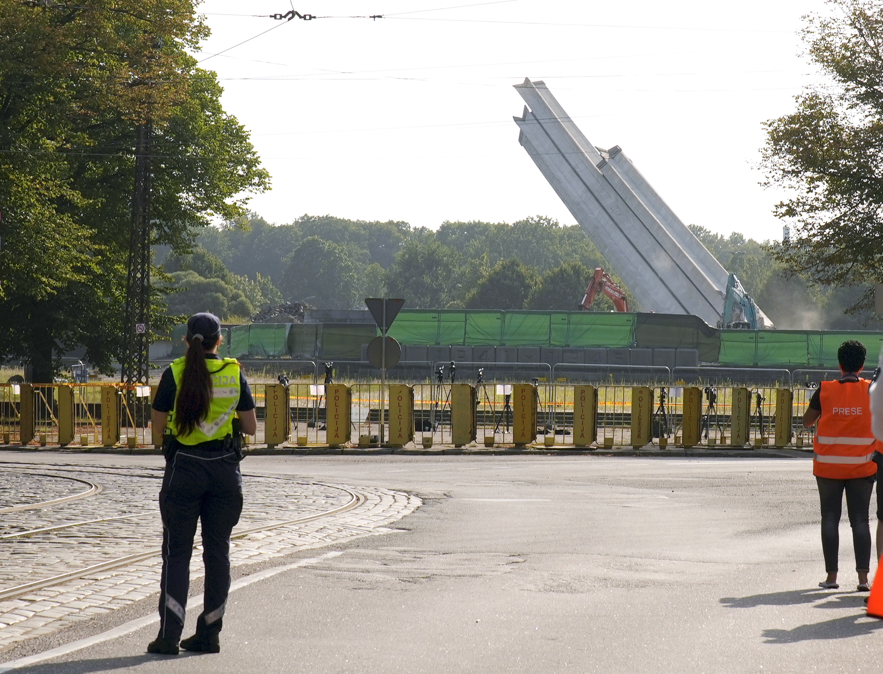 Habrá represalias por tumbar monumentos soviéticos en Europa del este, dice Rusia