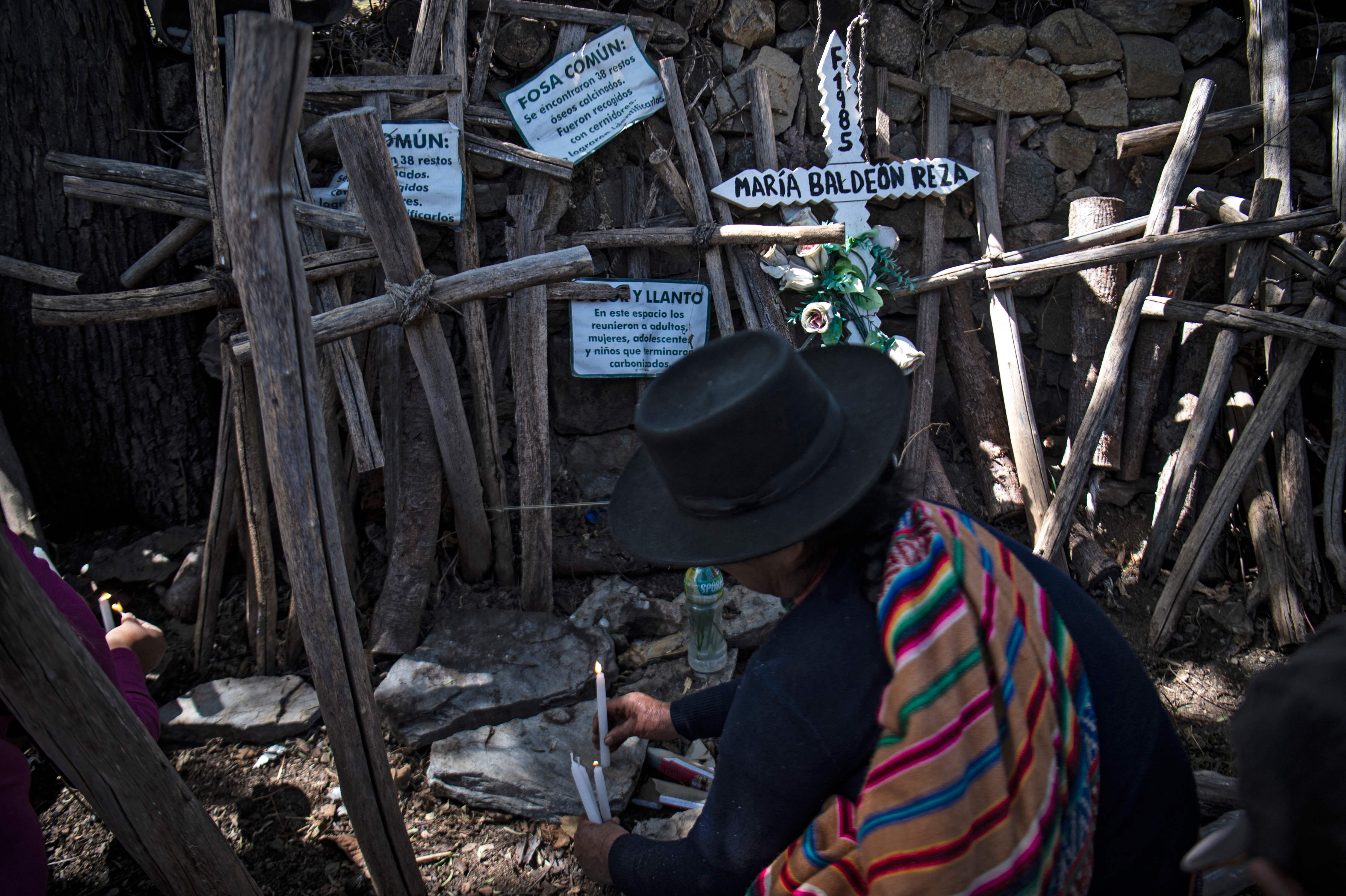Víctimas del “carnicero de los Andes” son sepultadas 37 años después en Perú