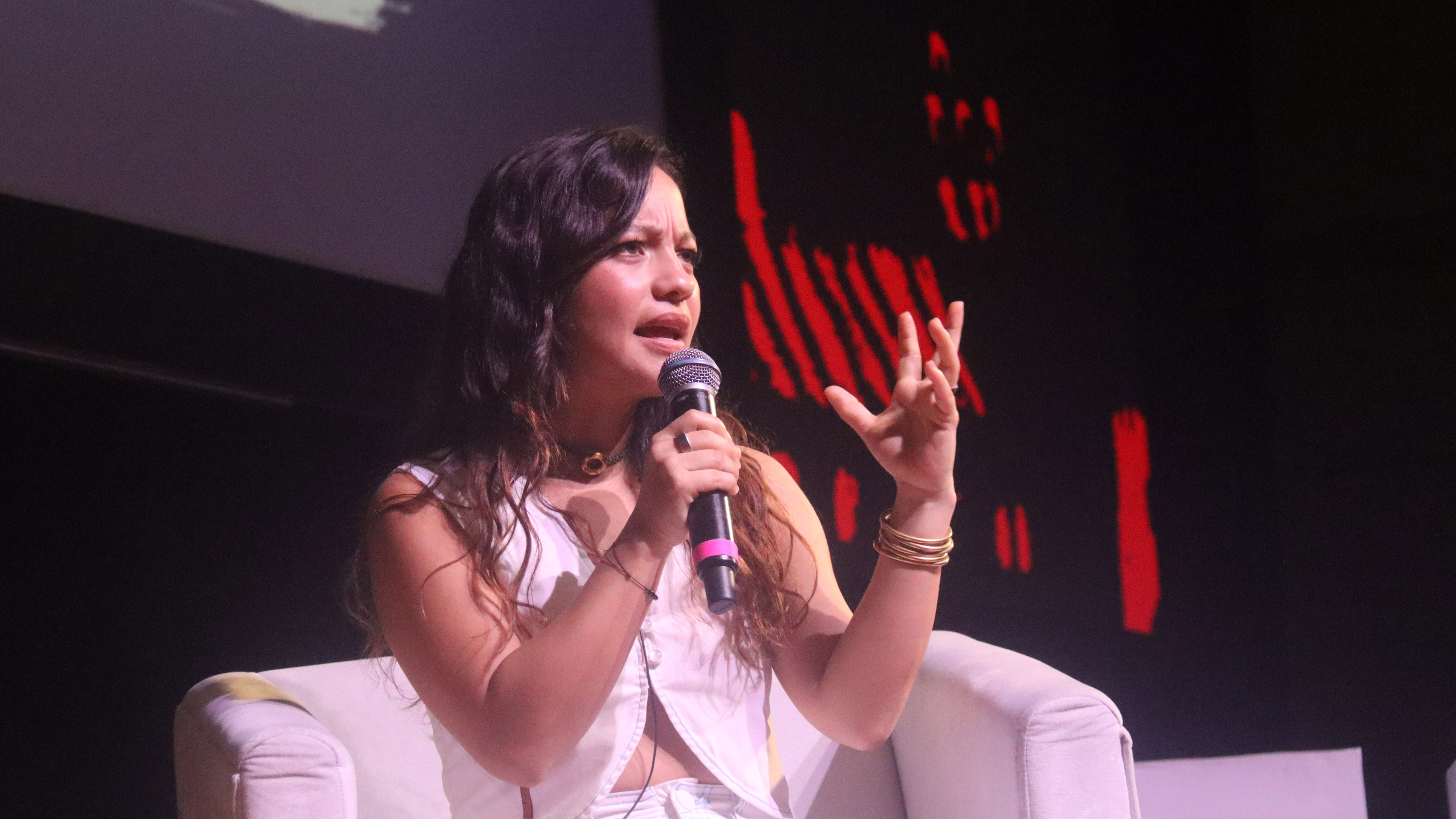 Natalia Reyes: “Tengo muchas historias vergonzosas, solo que ya las veo como aprendizajes”