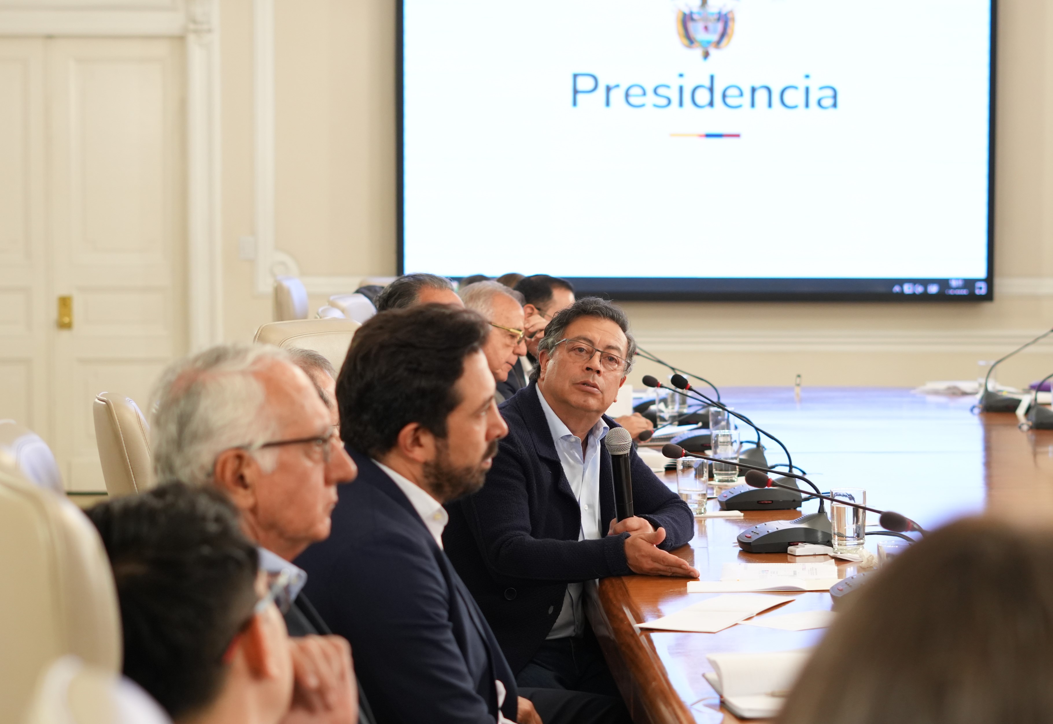 El “caótico” consejo de ministros y las fisuras del gobierno, según la prensa internacional