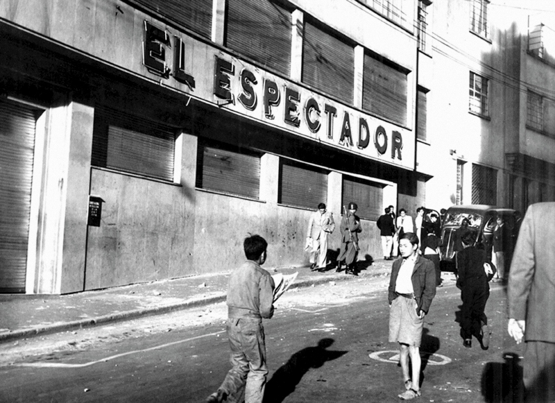 La sede de El Espectador, que fue incendiada en el centro de Bogotá hace 70 años. El diario solo pudo volver a circular diez días después.
