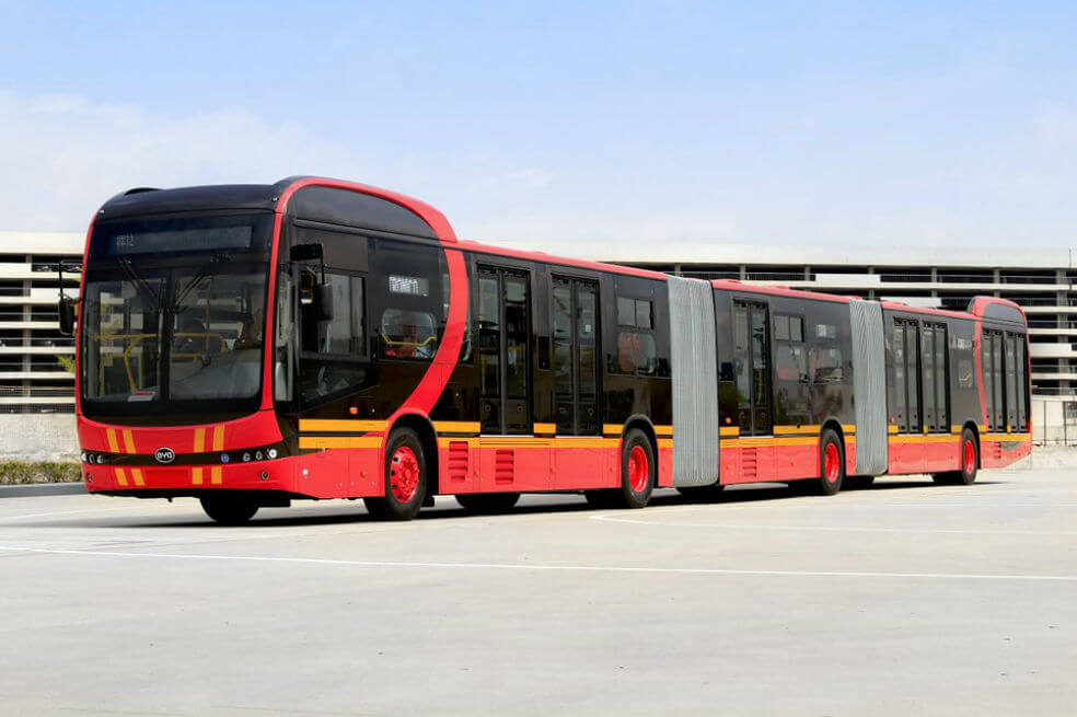 Presentan en China biarticulado eléctrico que hará pruebas en Bogotá desde agosto