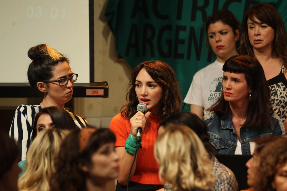 Hermana de Thelma Fardin dice que la actriz miente sobre violación por Juan Darthés