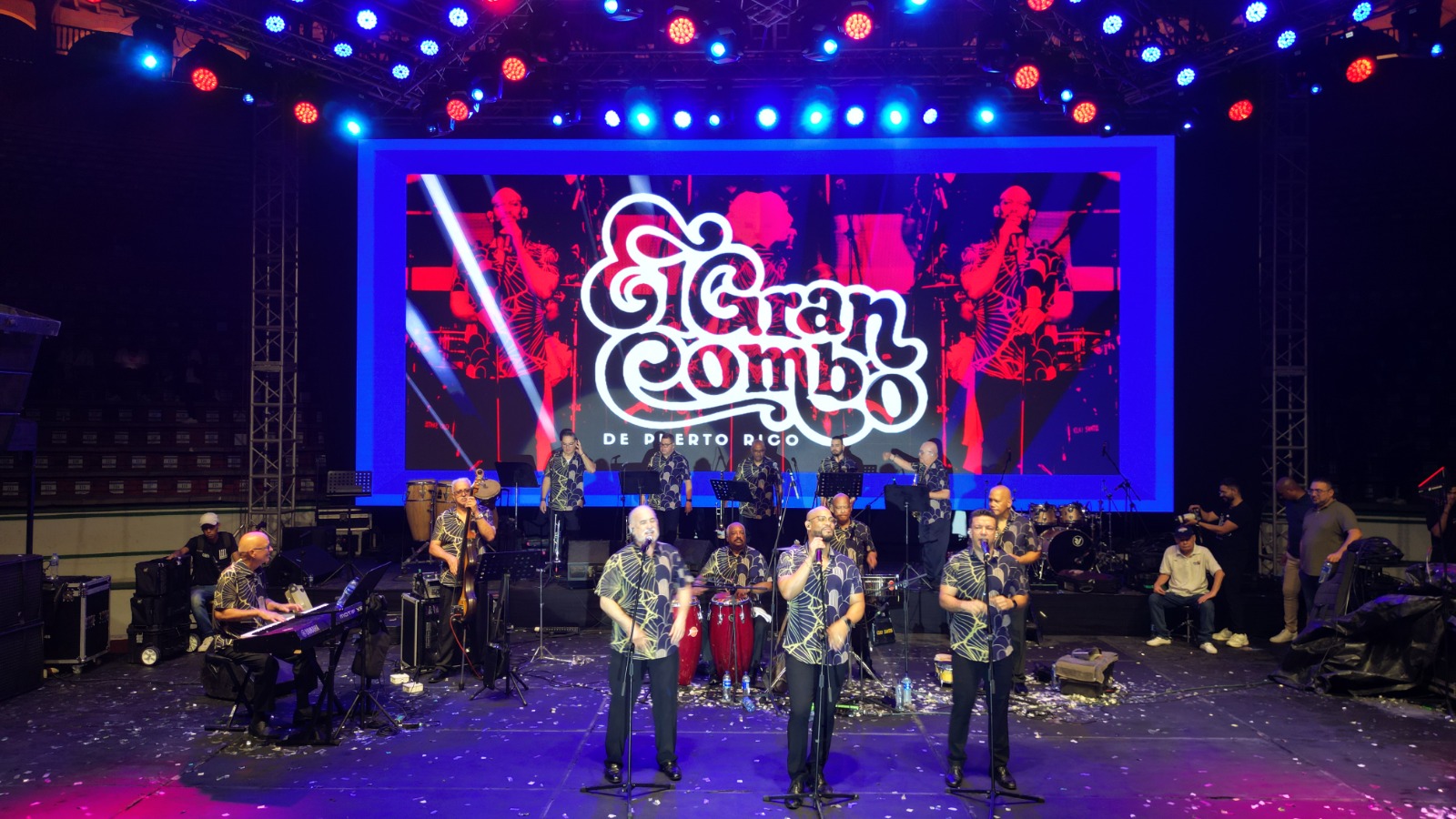 “El Gran Combo de Puerto Rico”, se presentó en una noche de tradición, baile y música del caribe.