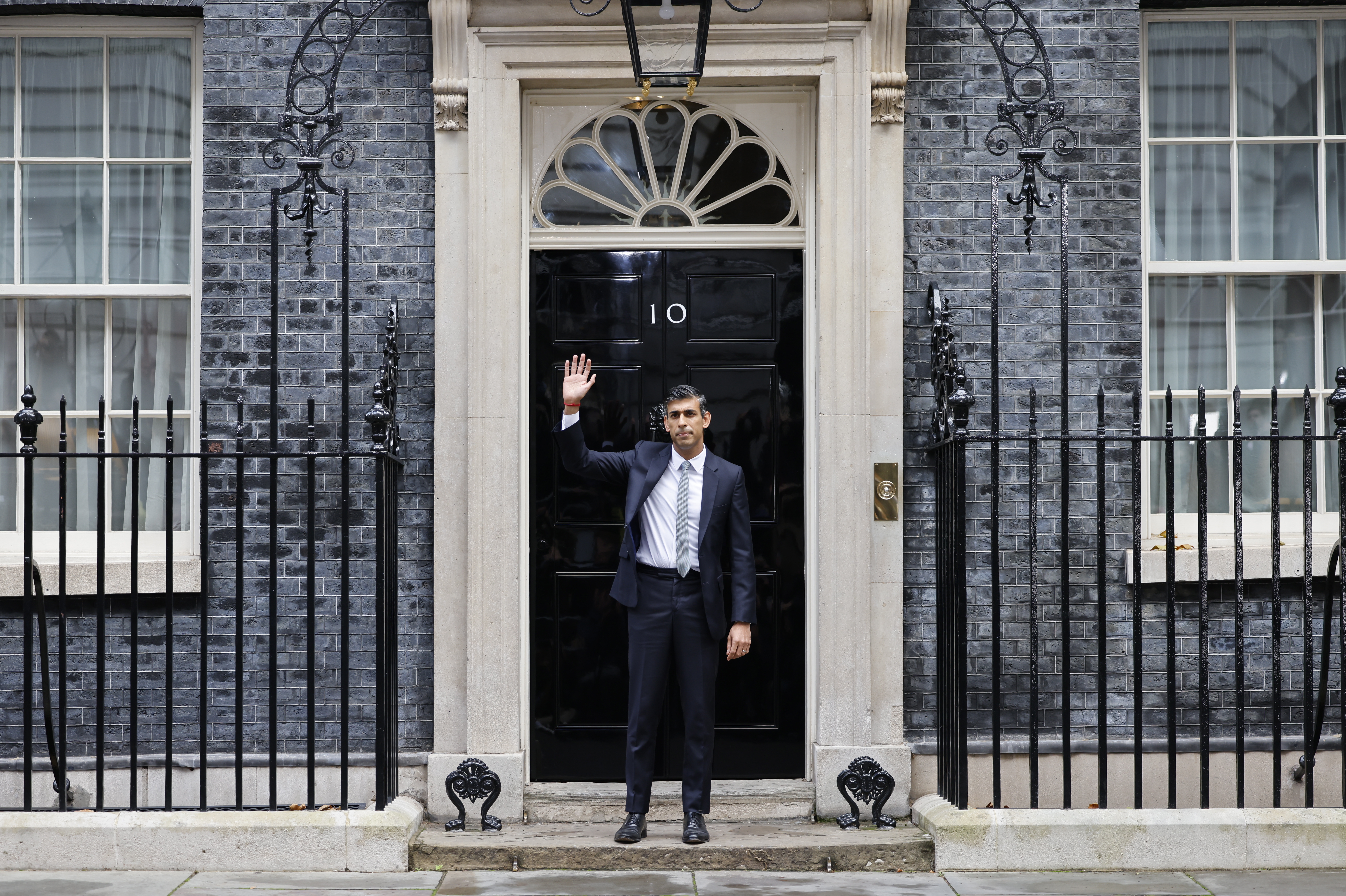 Para la oposición británica, la riqueza de Sunak es un obstáculo en su gobierno