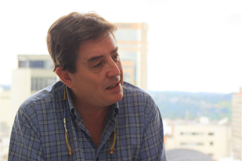 Luis García Montero: la poesía no se lleva bien con la guerra