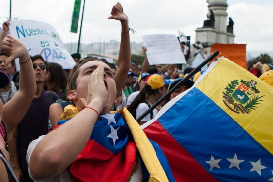 Un 41% de venezolanos dice ser independiente, 34% chavista y 19% opositor