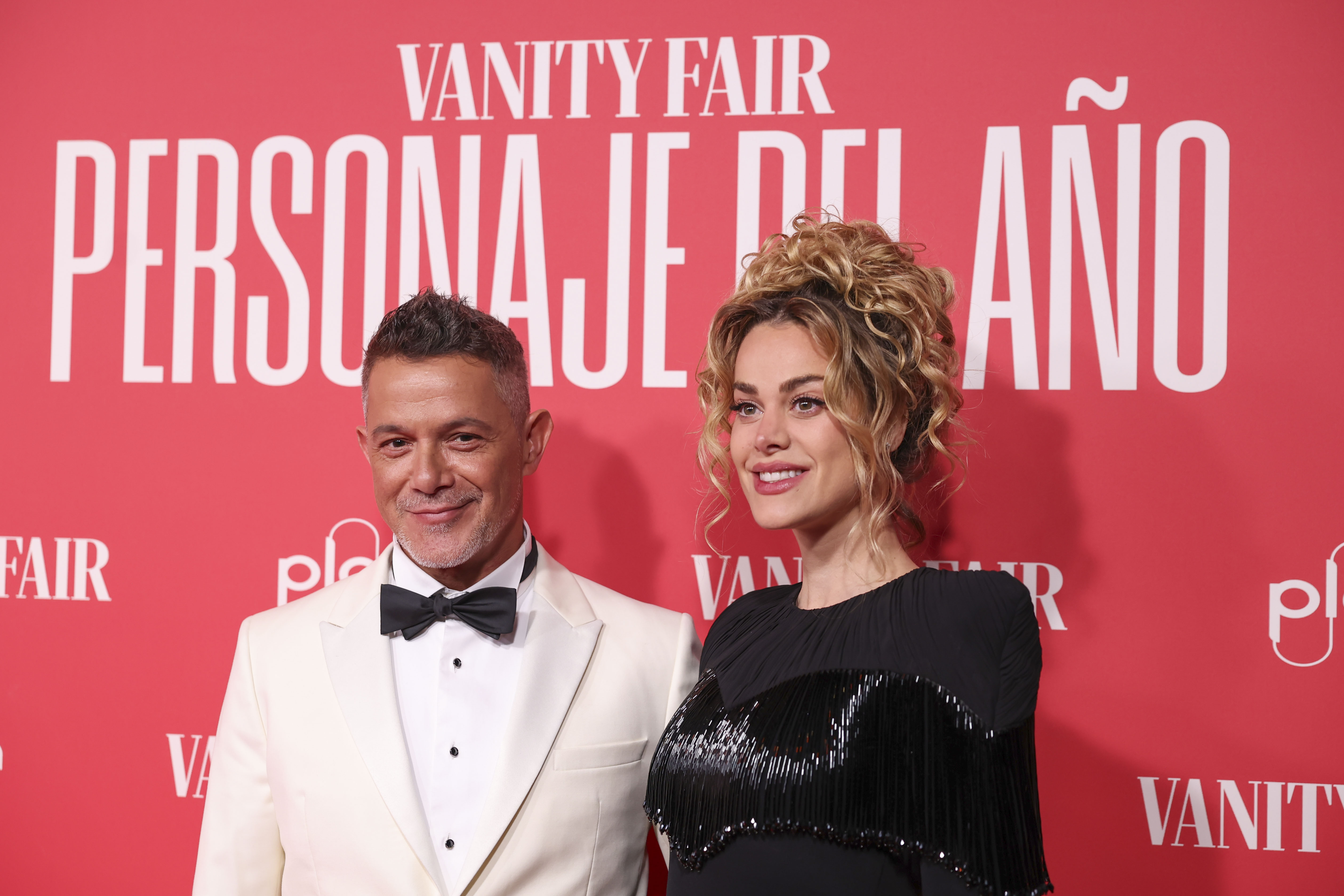 Aseguran que Alejandro Sanz y su novia siguen y revelan verdad de beso con Shakira