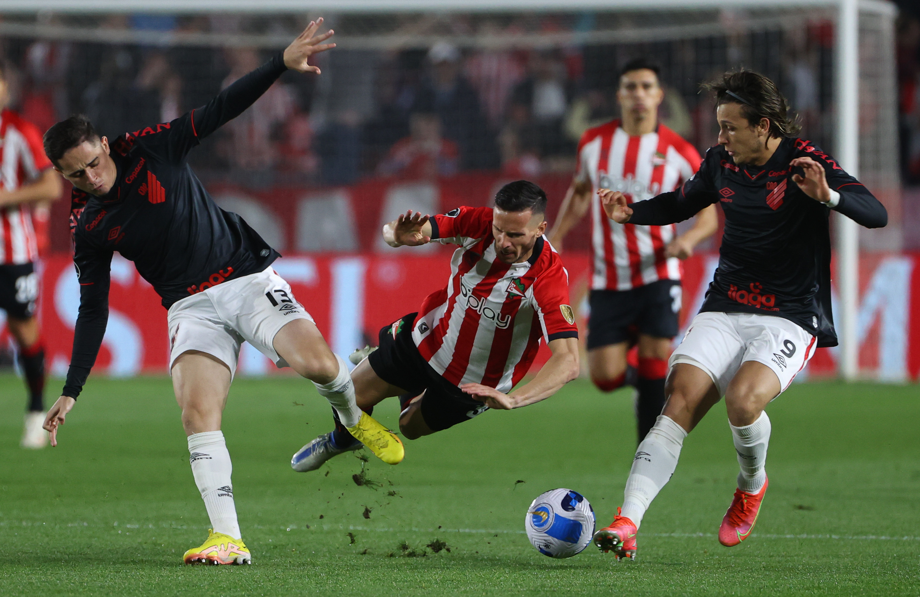 Copa Libertadores: Paranaense eliminó a Estudiantes y se medirá con Palmeiras